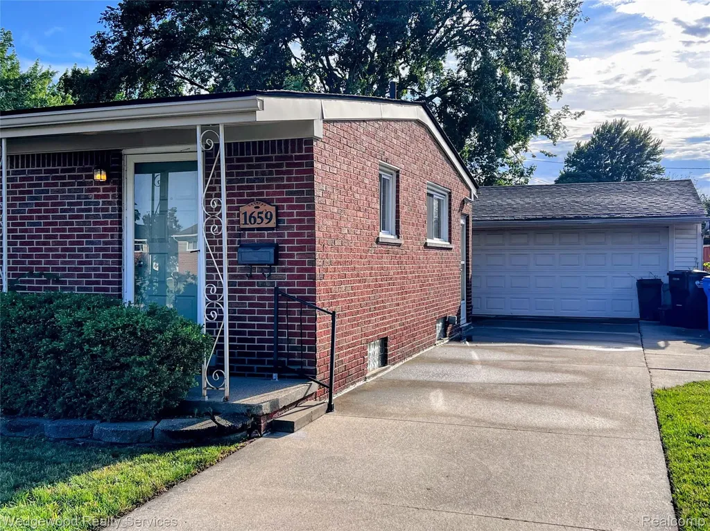1659 Cynthia Avenue Madison Heights City MI 48071