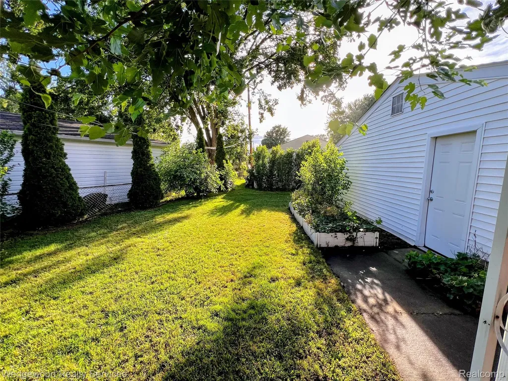 1659 Cynthia Avenue Madison Heights City MI 48071