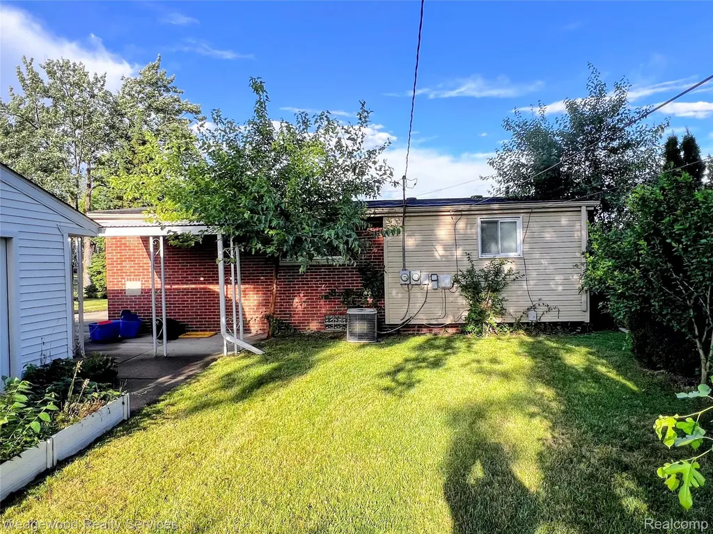 1659 Cynthia Avenue Madison Heights City MI 48071