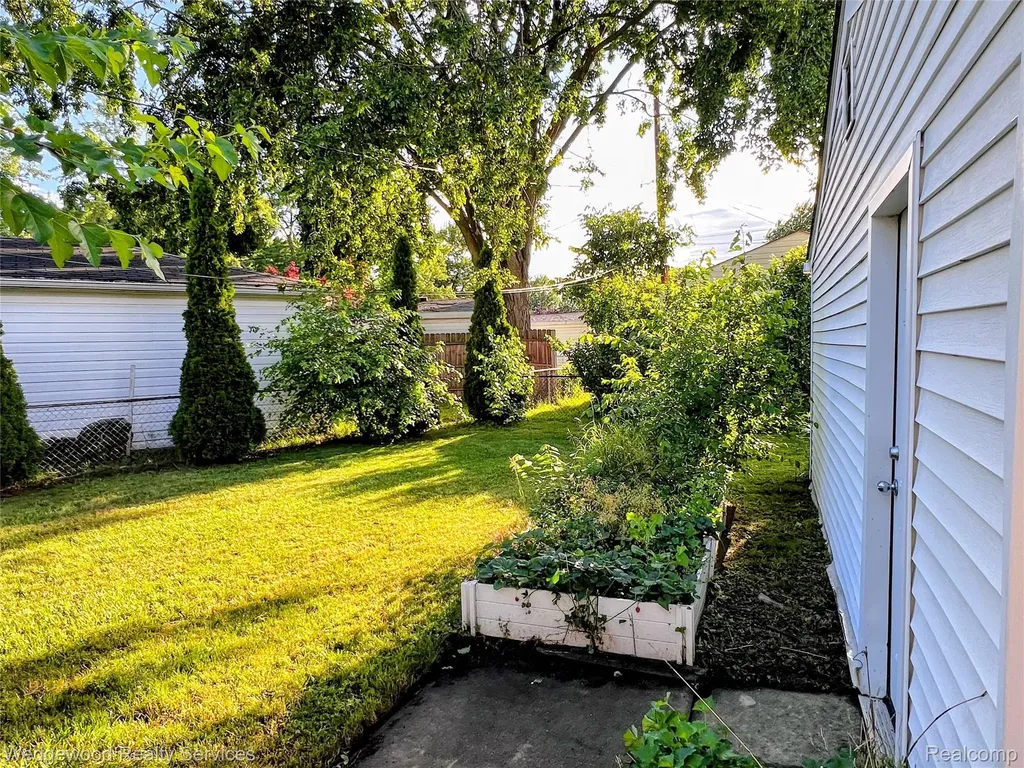 1659 Cynthia Avenue Madison Heights City MI 48071