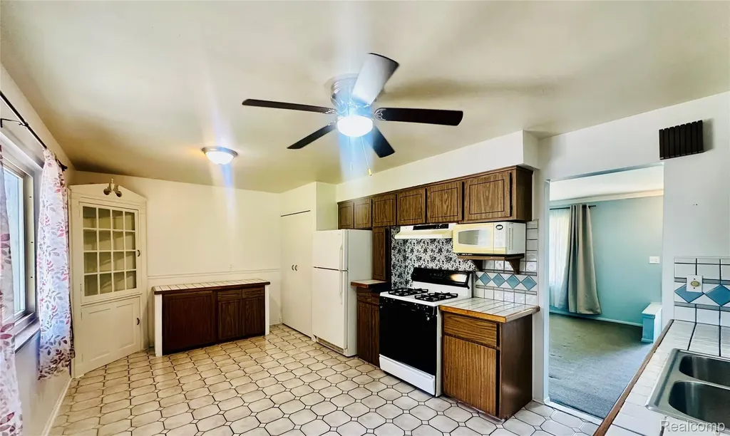26373 Curie Avenue Warren City MI 48091