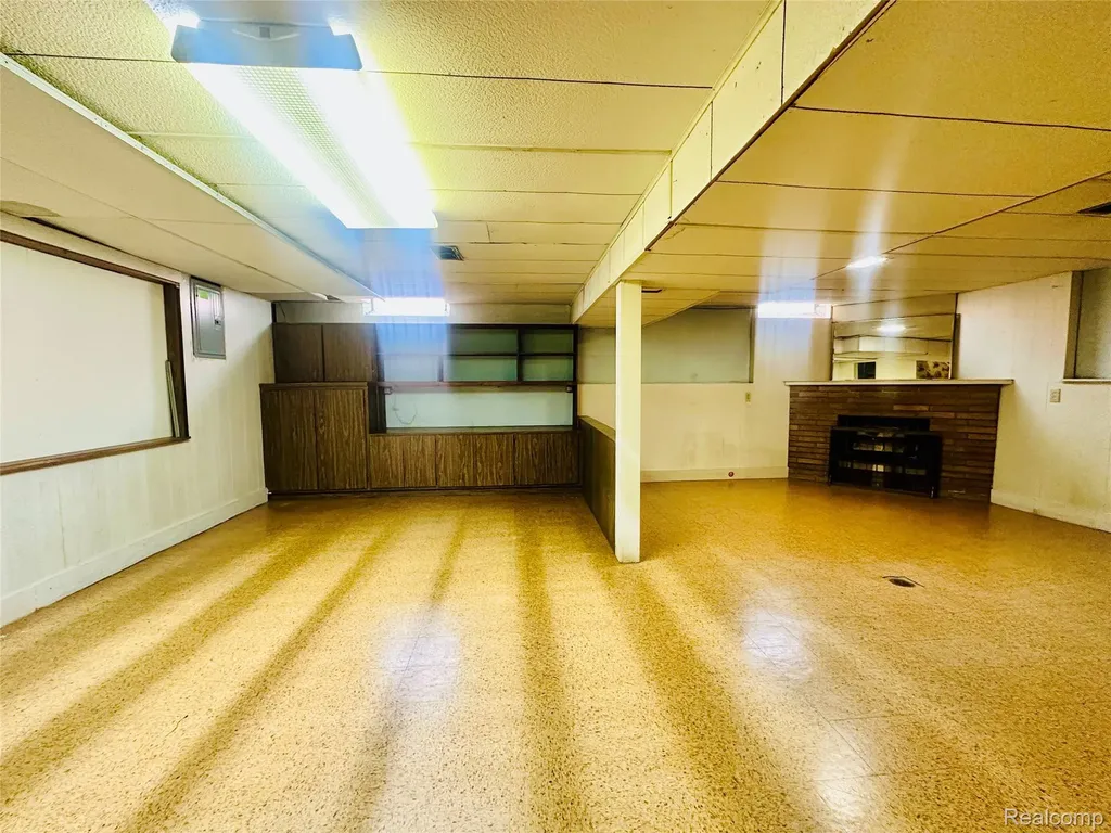 26373 Curie Avenue Warren City MI 48091