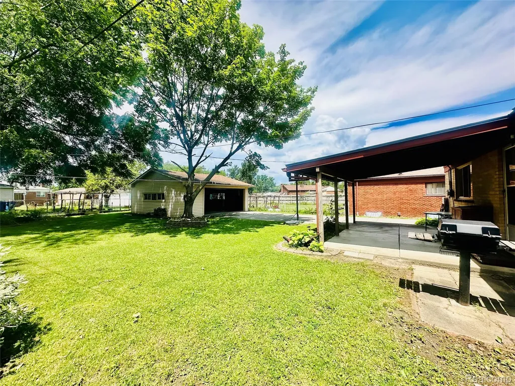 26373 Curie Avenue Warren City MI 48091