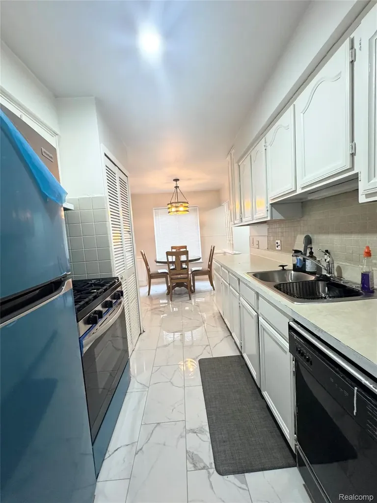 4386 15 Mile Road Sterling Heights City MI 48310