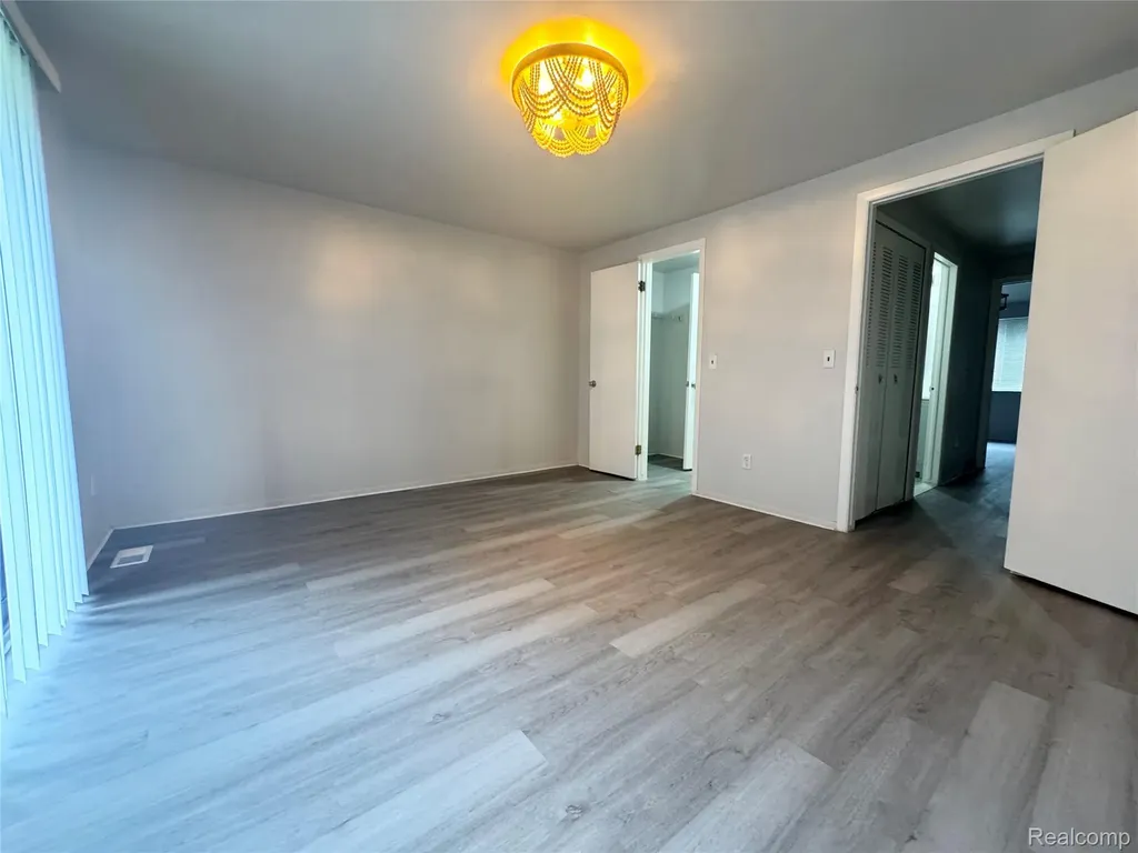 4386 15 Mile Road Sterling Heights City MI 48310
