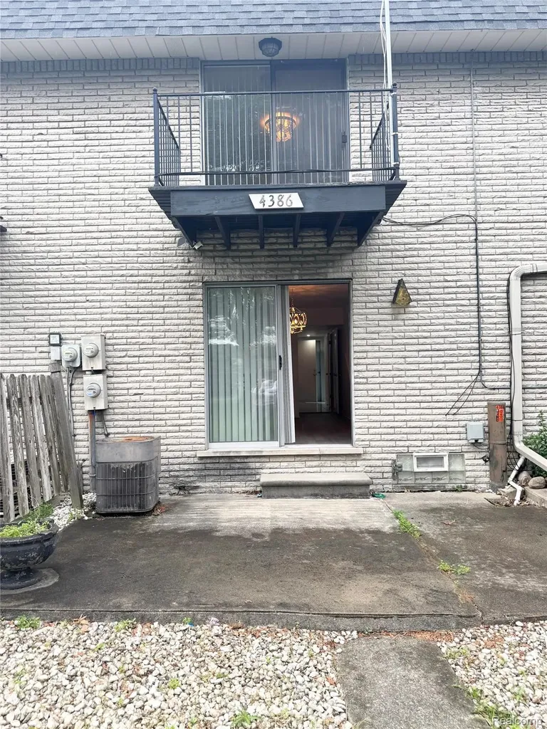 4386 15 Mile Road Sterling Heights City MI 48310