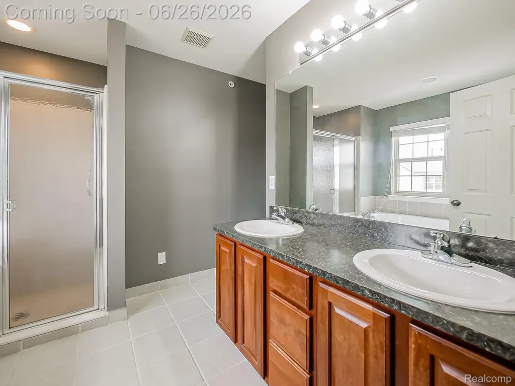 3231 Camden Drive Troy City MI 48084
