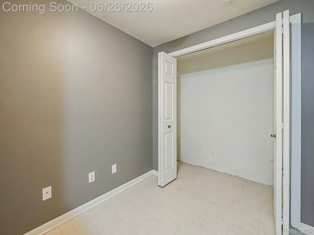 3231 Camden Drive Troy City MI 48084