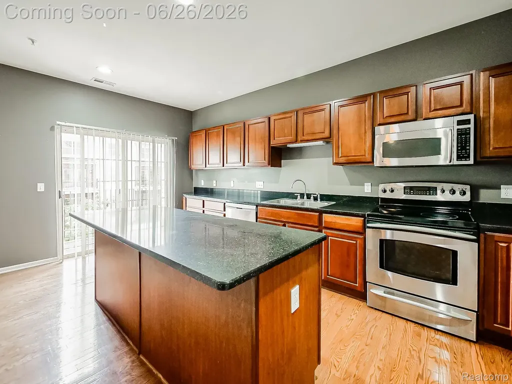 3231 Camden Drive Troy City MI 48084