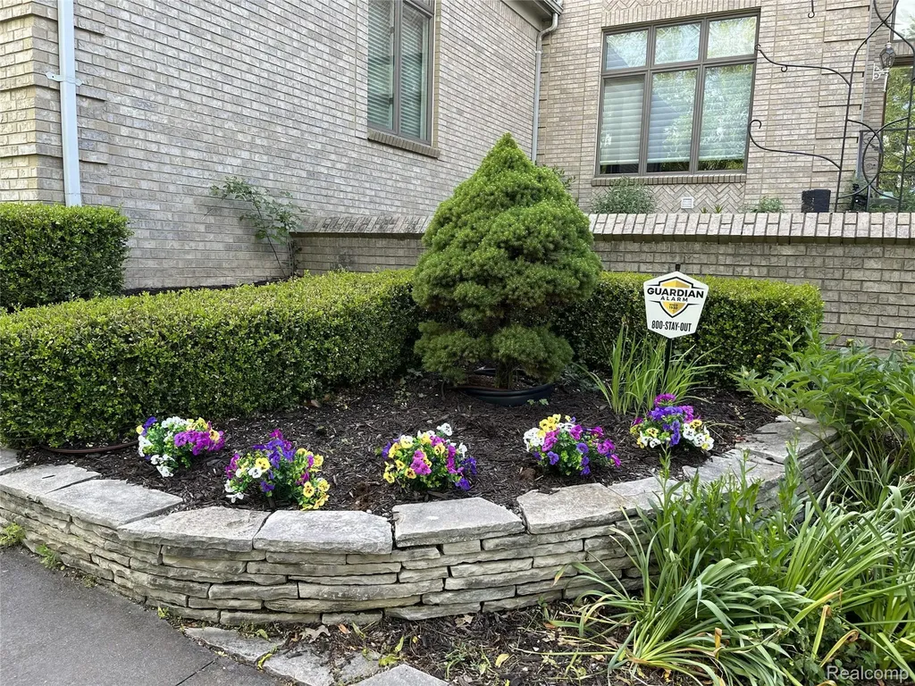 1721 Archers Pointe Rochester Hills City MI 48306