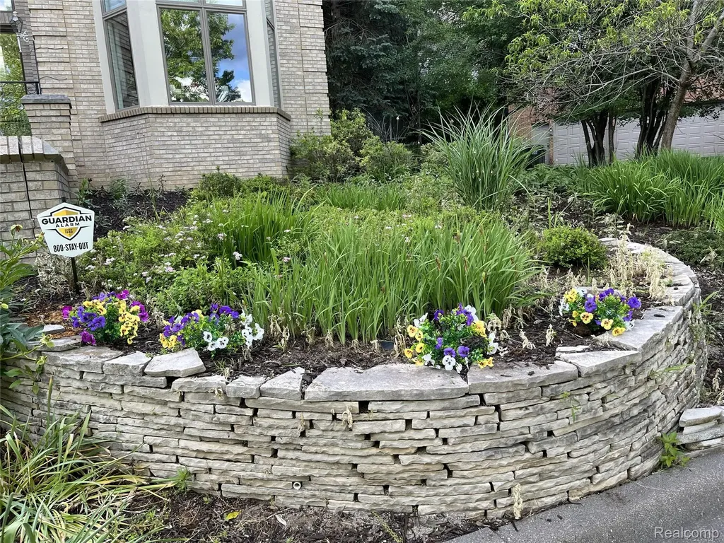 1721 Archers Pointe Rochester Hills City MI 48306
