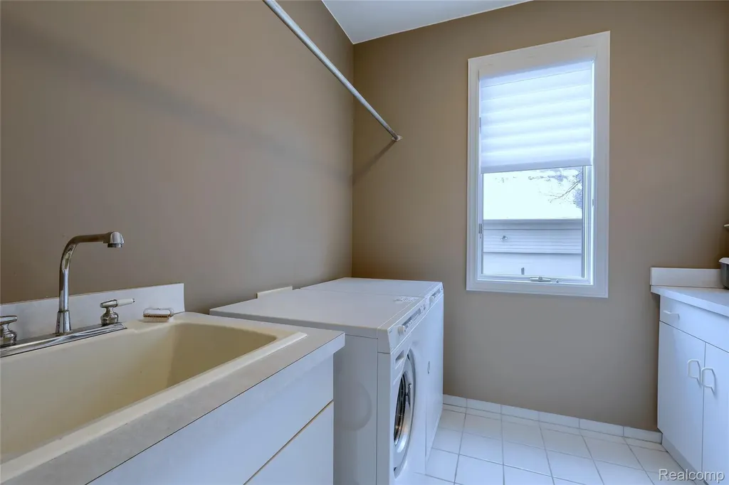 1721 Archers Pointe Rochester Hills City MI 48306