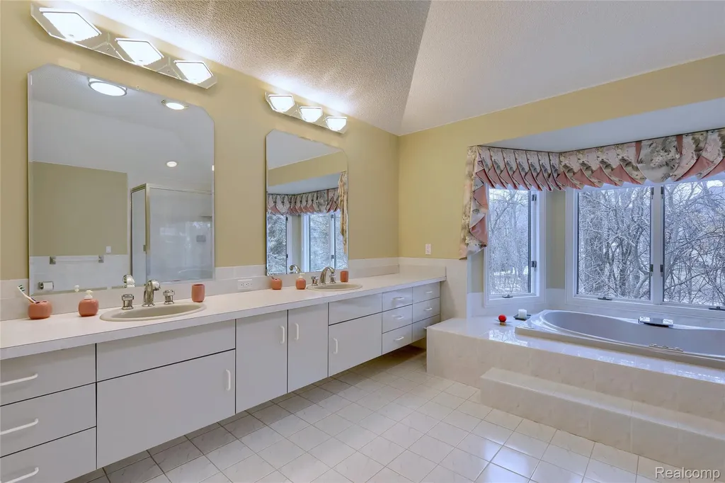 1721 Archers Pointe Rochester Hills City MI 48306