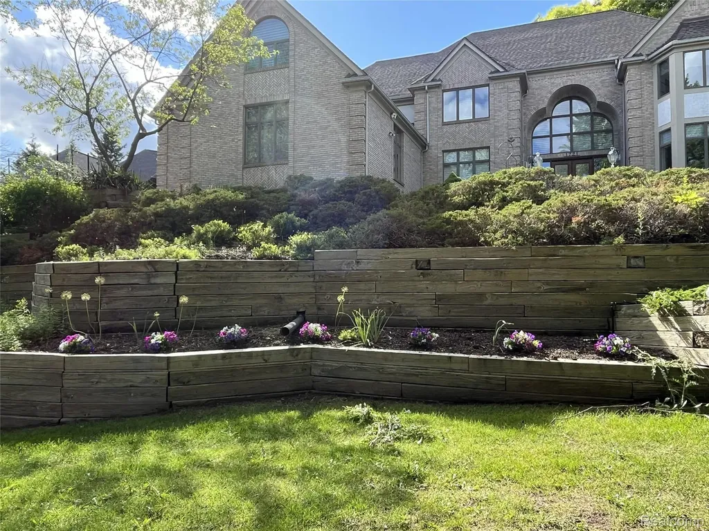 1721 Archers Pointe Rochester Hills City MI 48306