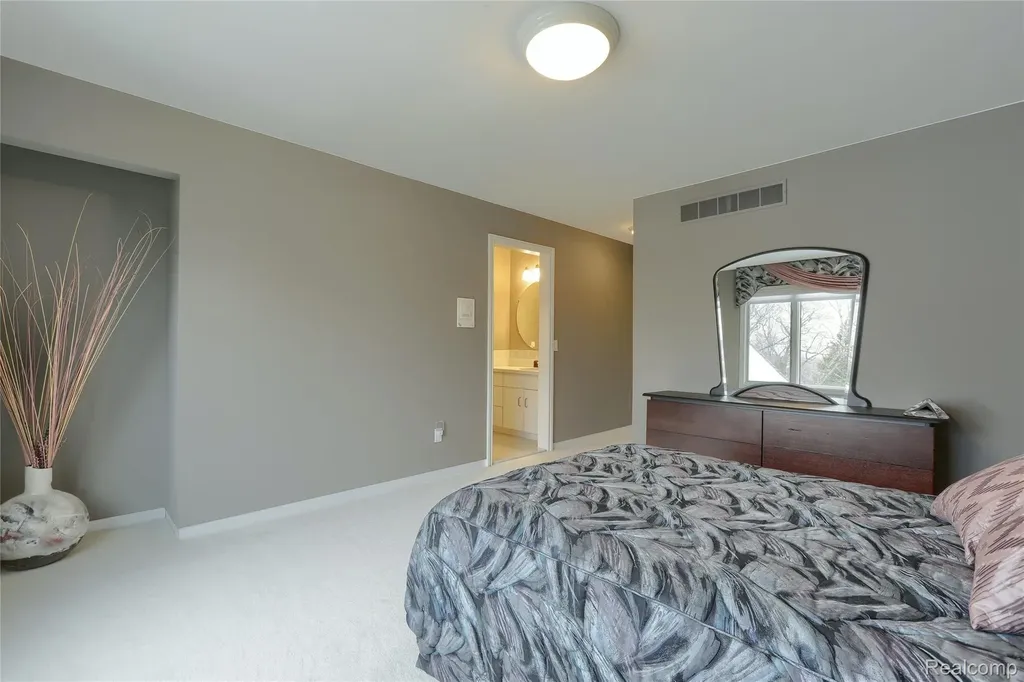 1721 Archers Pointe Rochester Hills City MI 48306