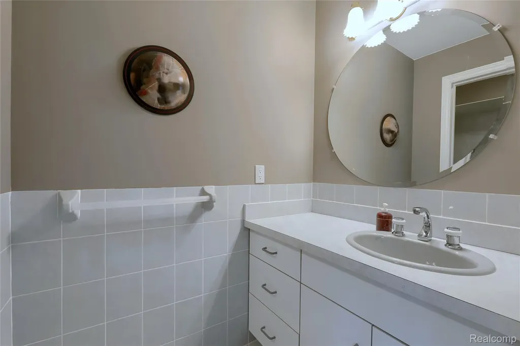 1721 Archers Pointe Rochester Hills City MI 48306