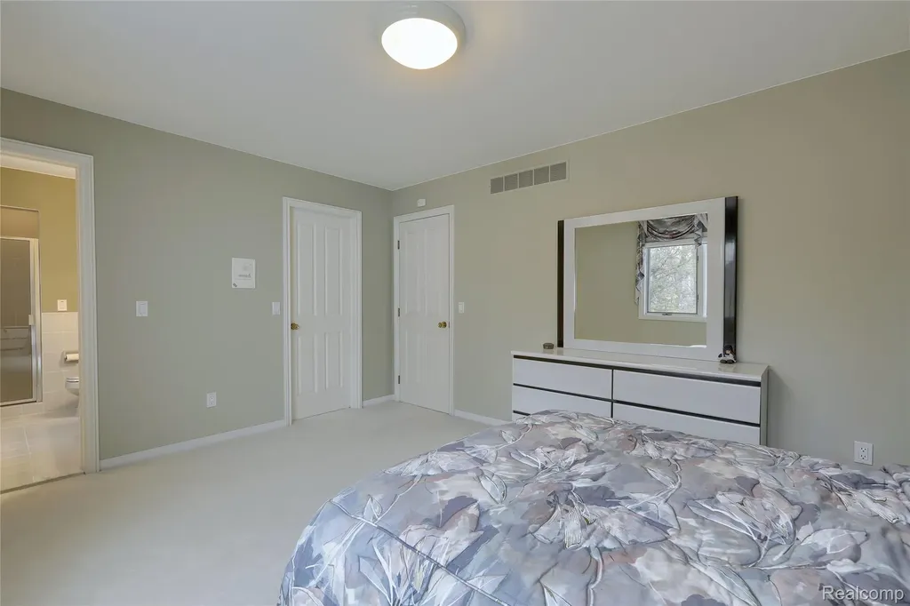 1721 Archers Pointe Rochester Hills City MI 48306