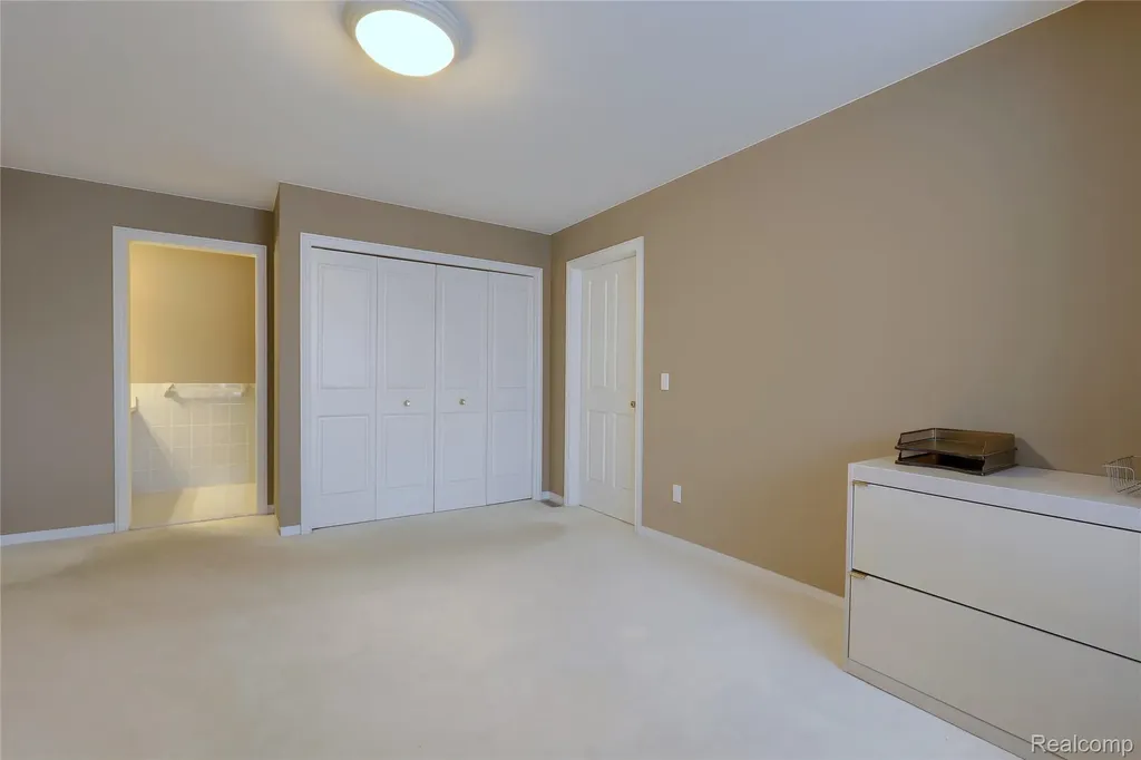 1721 Archers Pointe Rochester Hills City MI 48306