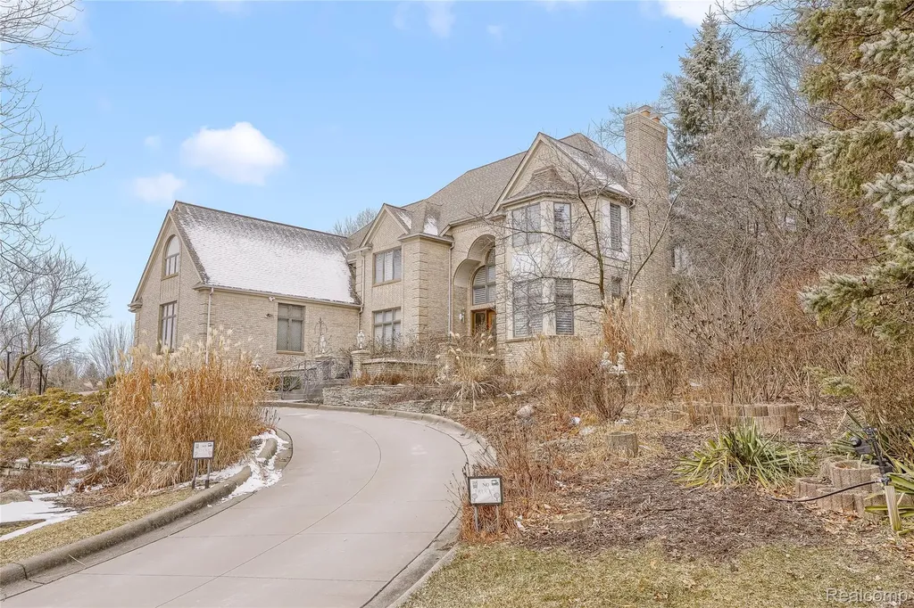 1721 Archers Pointe Rochester Hills City MI 48306