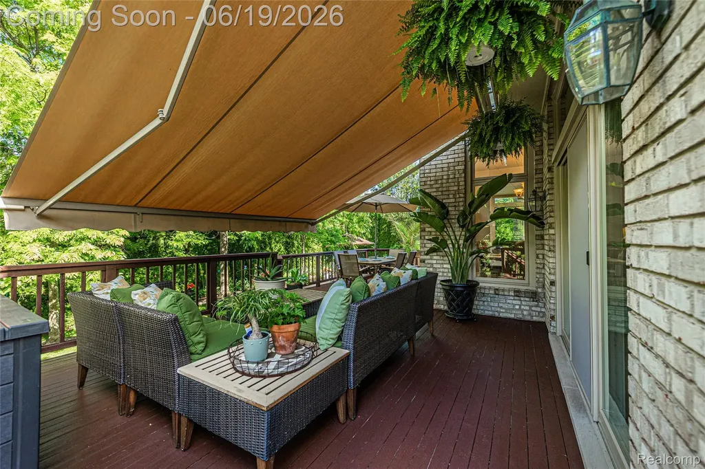 1781 Apple Ridge Court Rochester Hills City MI 48306
