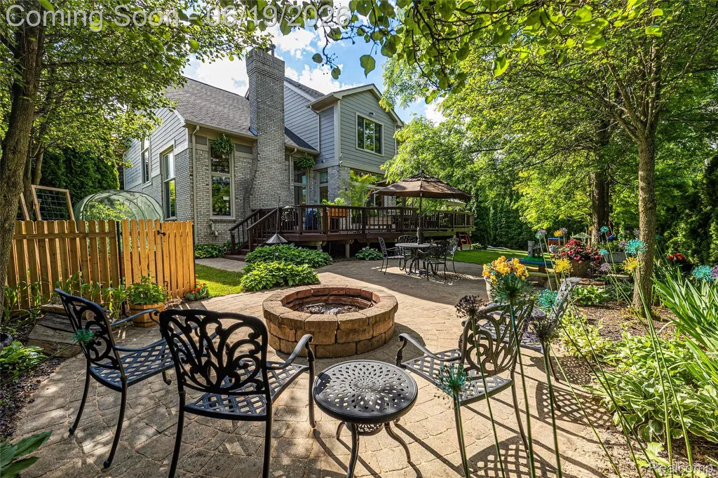 1781 Apple Ridge Court Rochester Hills City MI 48306