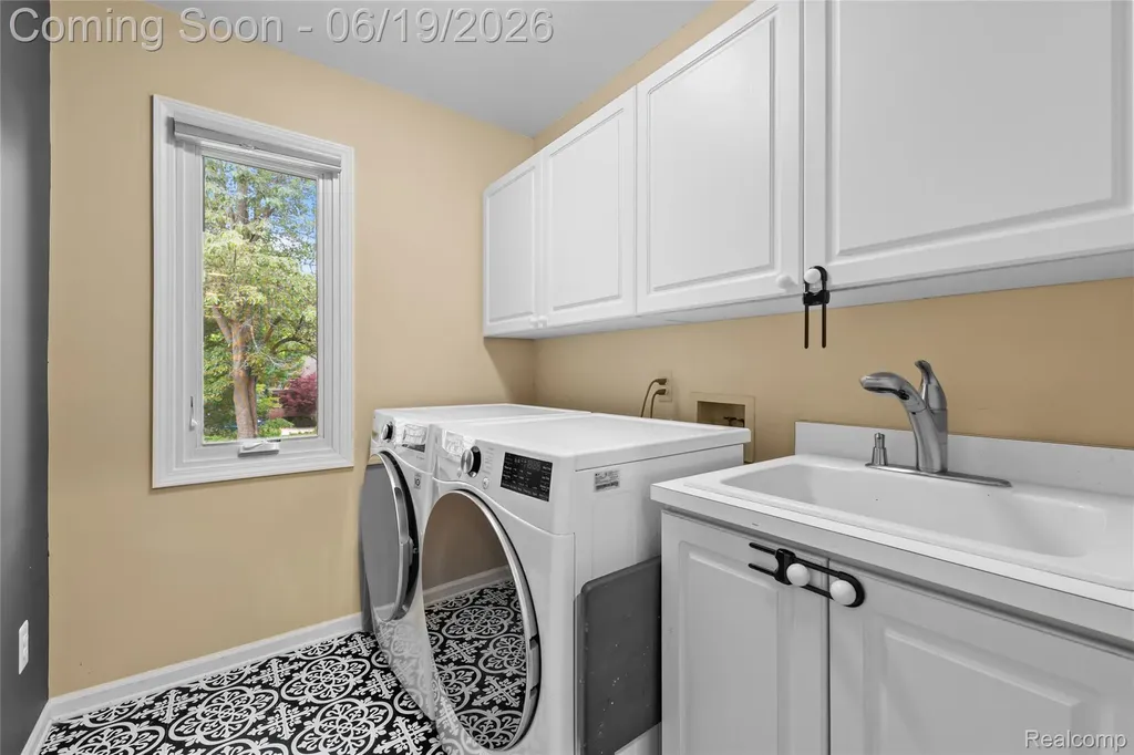 1781 Apple Ridge Court Rochester Hills City MI 48306