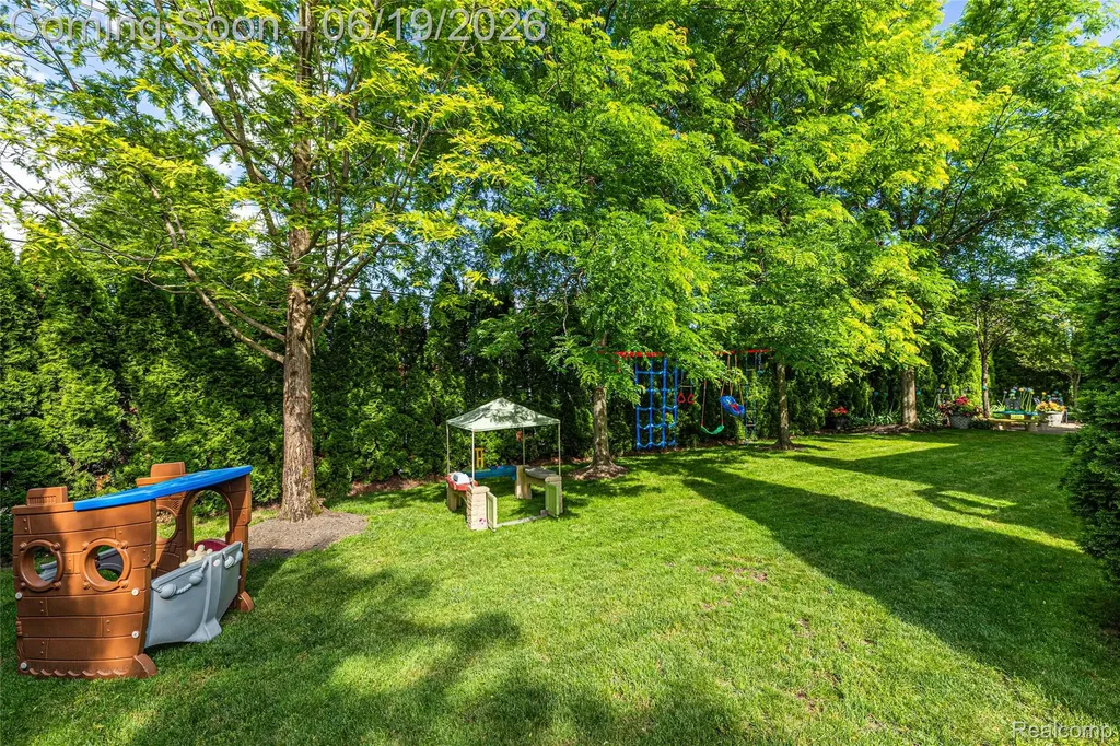 1781 Apple Ridge Court Rochester Hills City MI 48306
