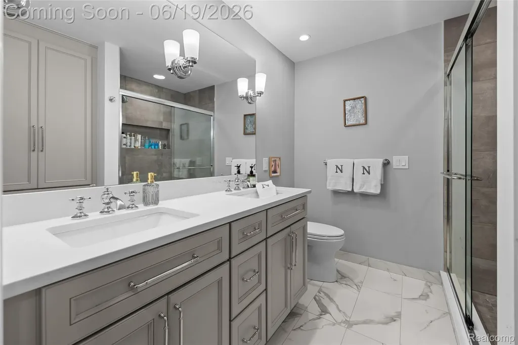 1781 Apple Ridge Court Rochester Hills City MI 48306