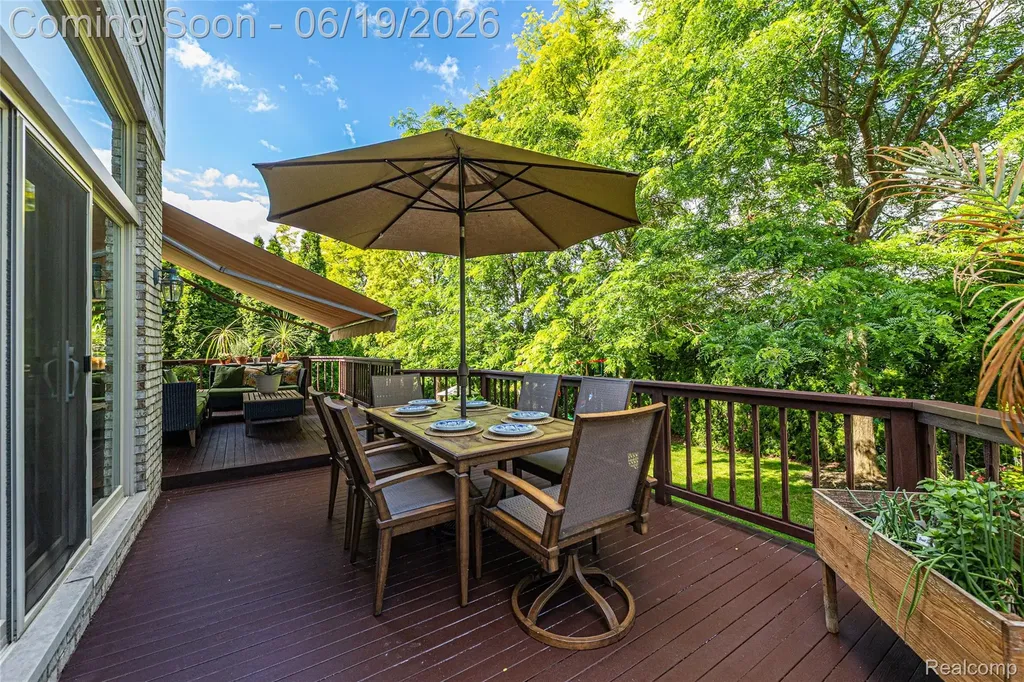 1781 Apple Ridge Court Rochester Hills City MI 48306