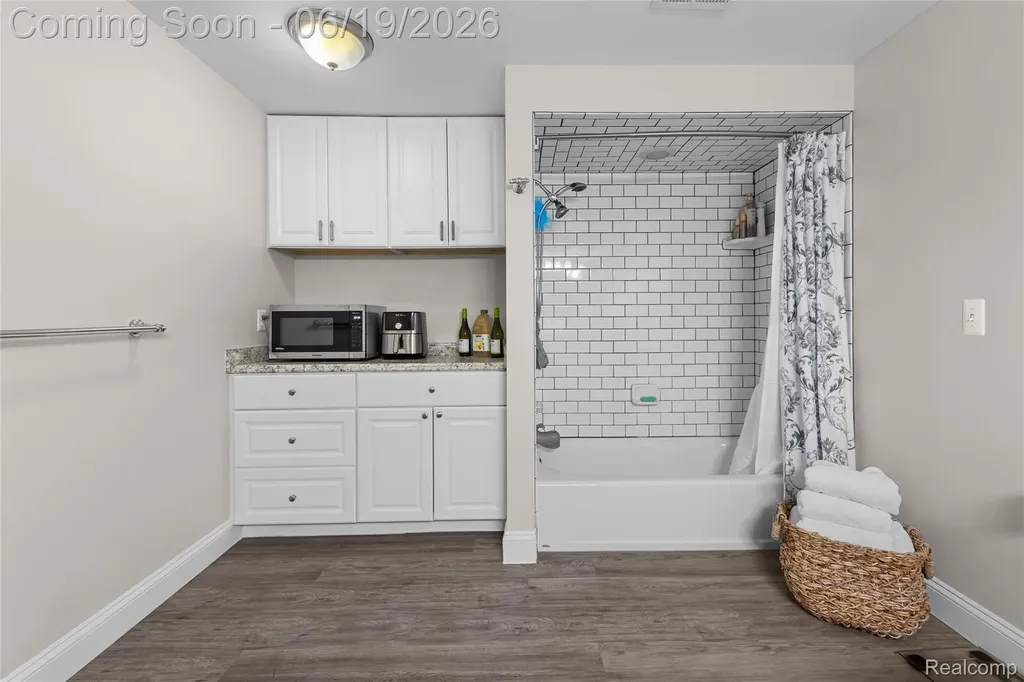 1781 Apple Ridge Court Rochester Hills City MI 48306