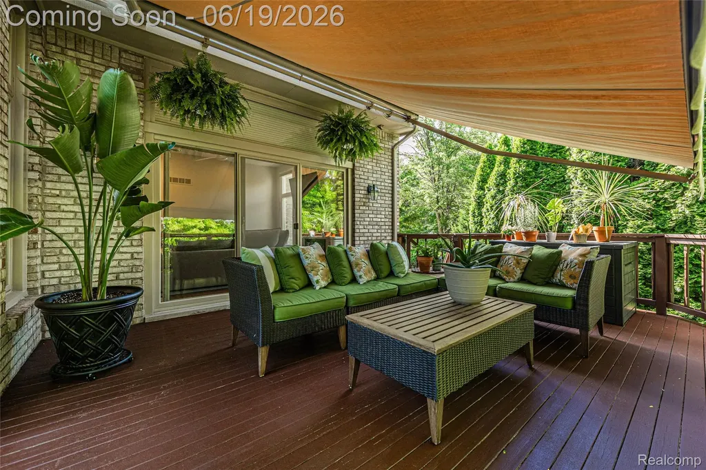 1781 Apple Ridge Court Rochester Hills City MI 48306