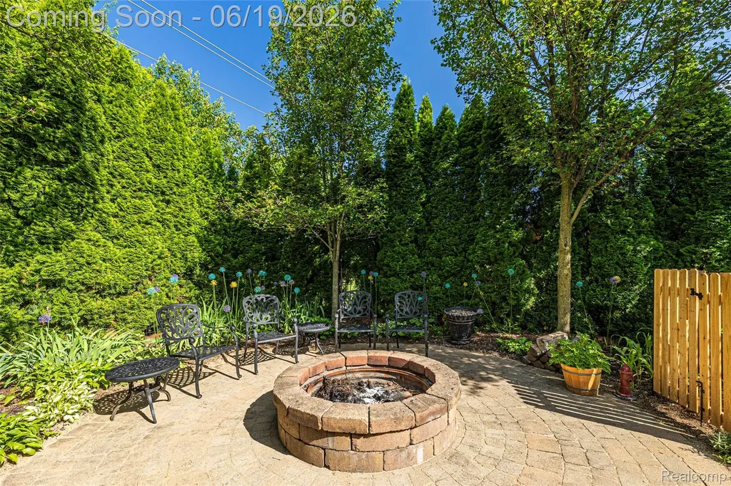 1781 Apple Ridge Court Rochester Hills City MI 48306