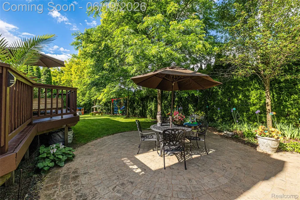 1781 Apple Ridge Court Rochester Hills City MI 48306