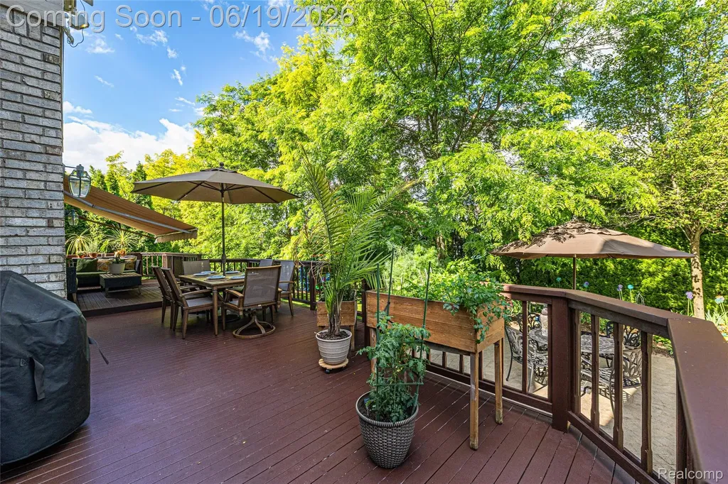 1781 Apple Ridge Court Rochester Hills City MI 48306
