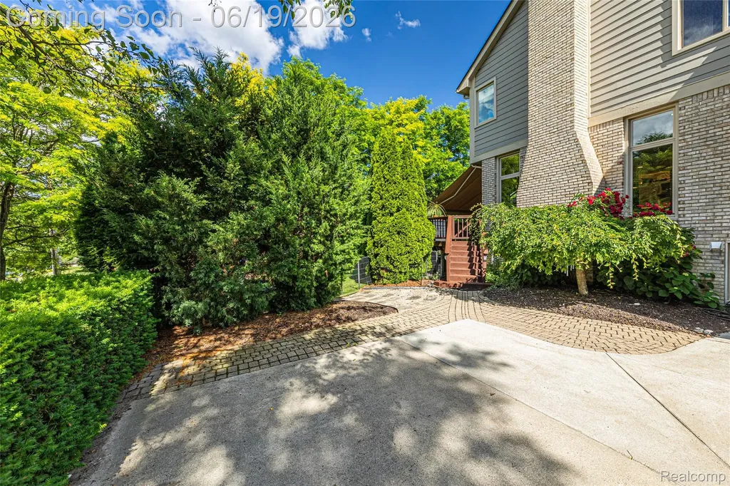 1781 Apple Ridge Court Rochester Hills City MI 48306