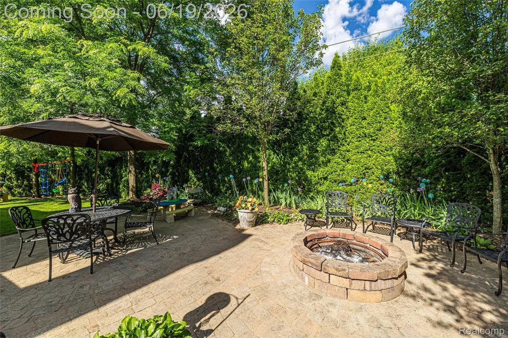 1781 Apple Ridge Court Rochester Hills City MI 48306