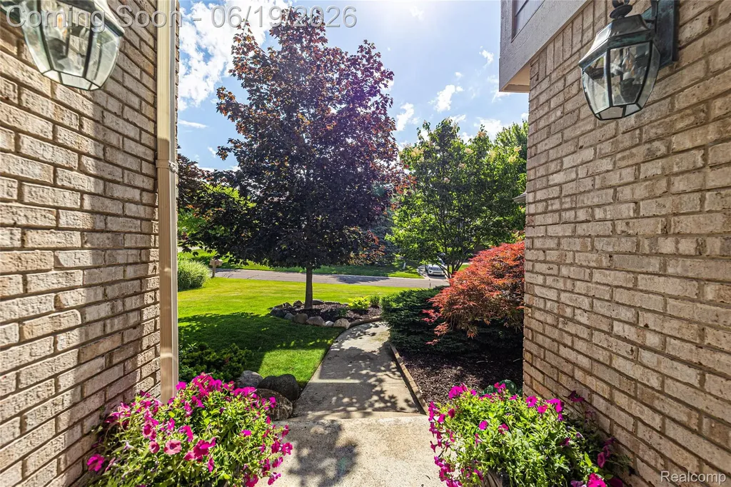 1781 Apple Ridge Court Rochester Hills City MI 48306