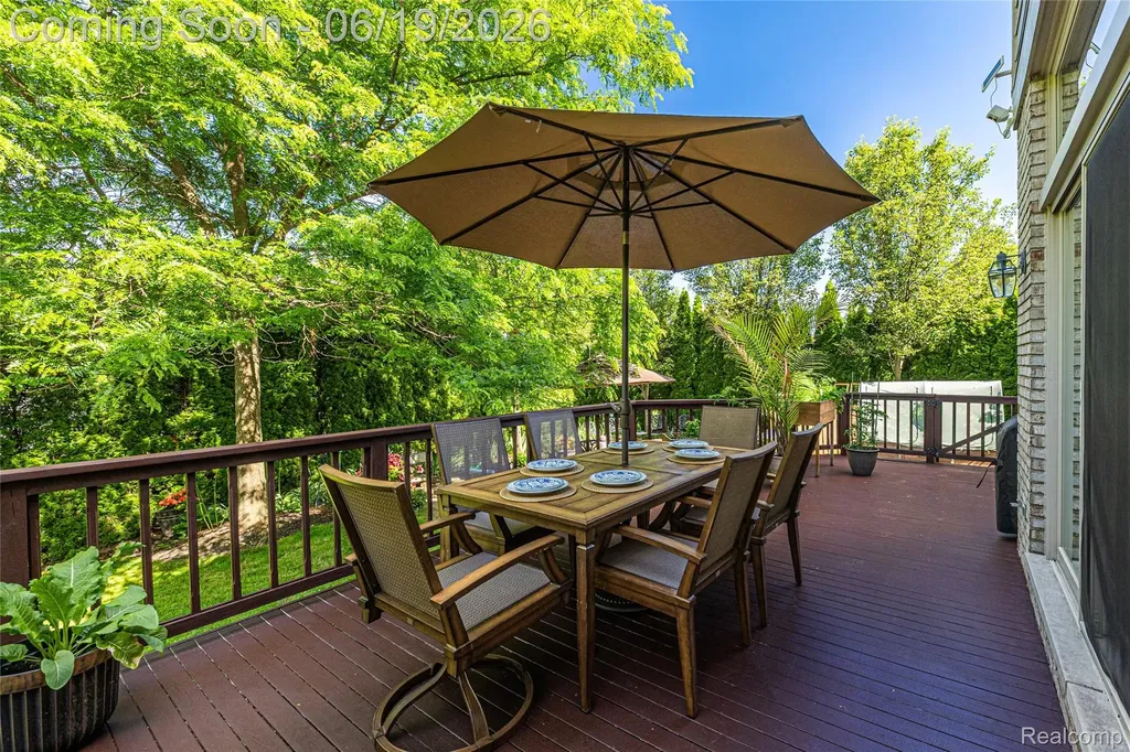 1781 Apple Ridge Court Rochester Hills City MI 48306