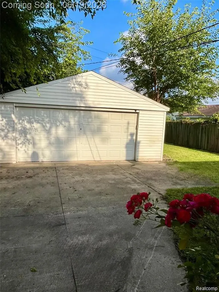 1073 Colonial Drive Inkster City MI 48141