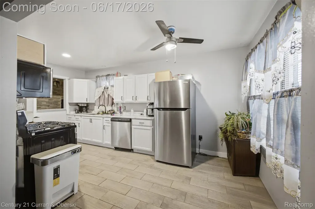 1854 Pagel Avenue Lincoln Park City MI 48146