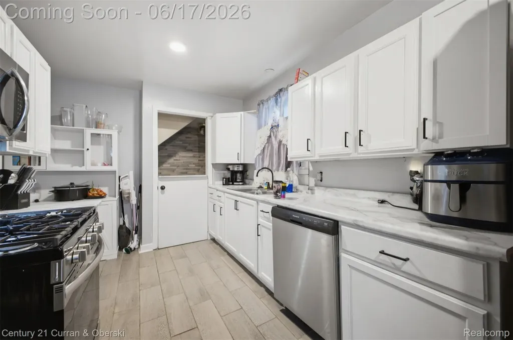 1854 Pagel Avenue Lincoln Park City MI 48146
