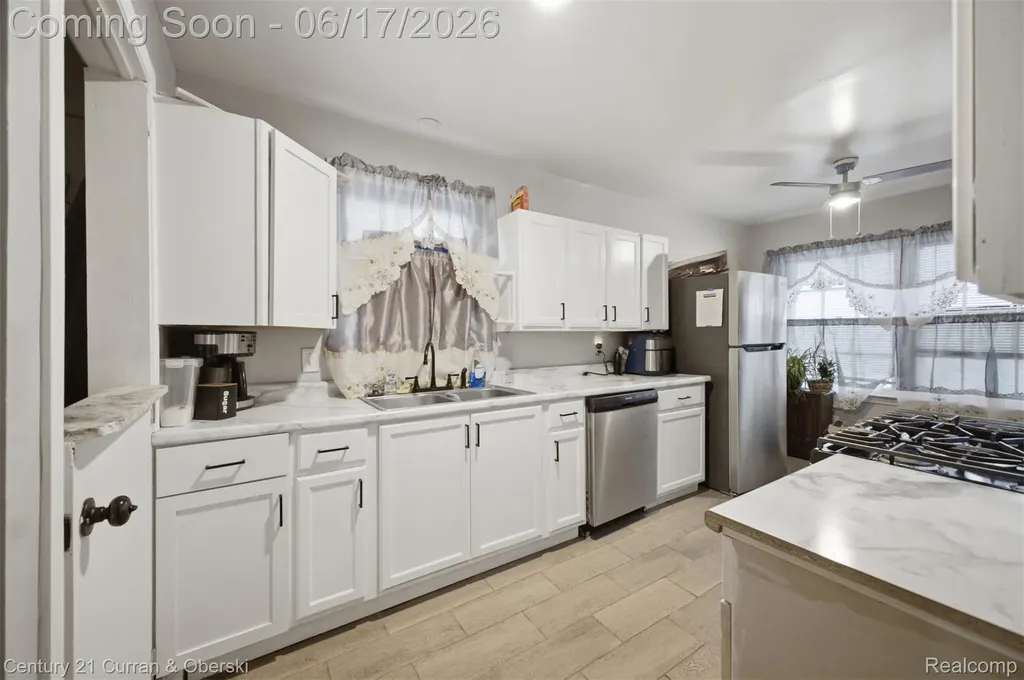 1854 Pagel Avenue Lincoln Park City MI 48146