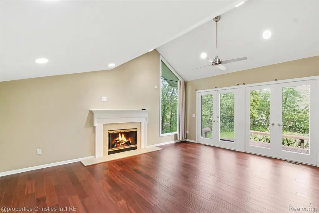 25310 Canterbury Road Franklin Village MI 48025