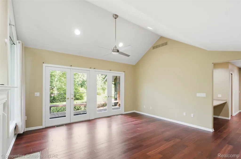 25310 Canterbury Road Franklin Village MI 48025
