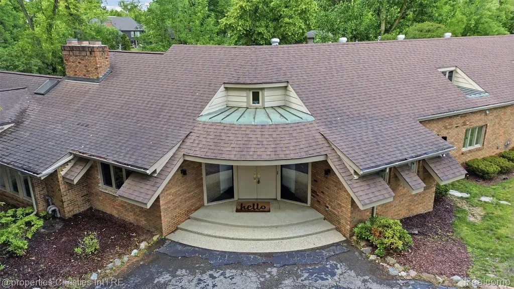 25310 Canterbury Road Franklin Village MI 48025
