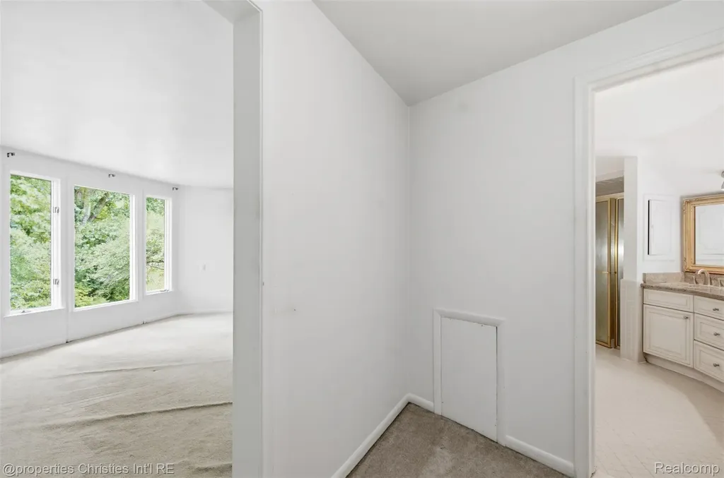 25310 Canterbury Road Franklin Village MI 48025
