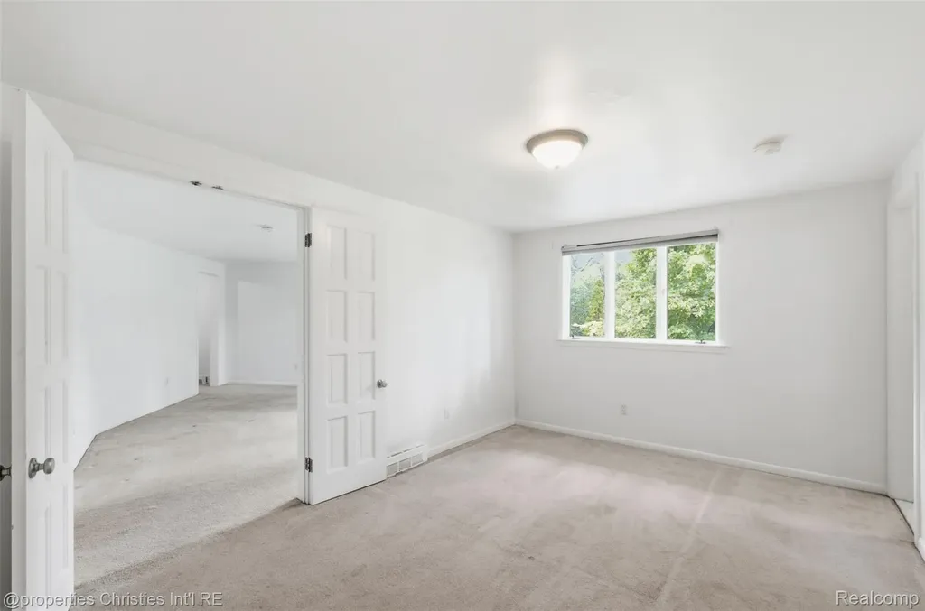 25310 Canterbury Road Franklin Village MI 48025