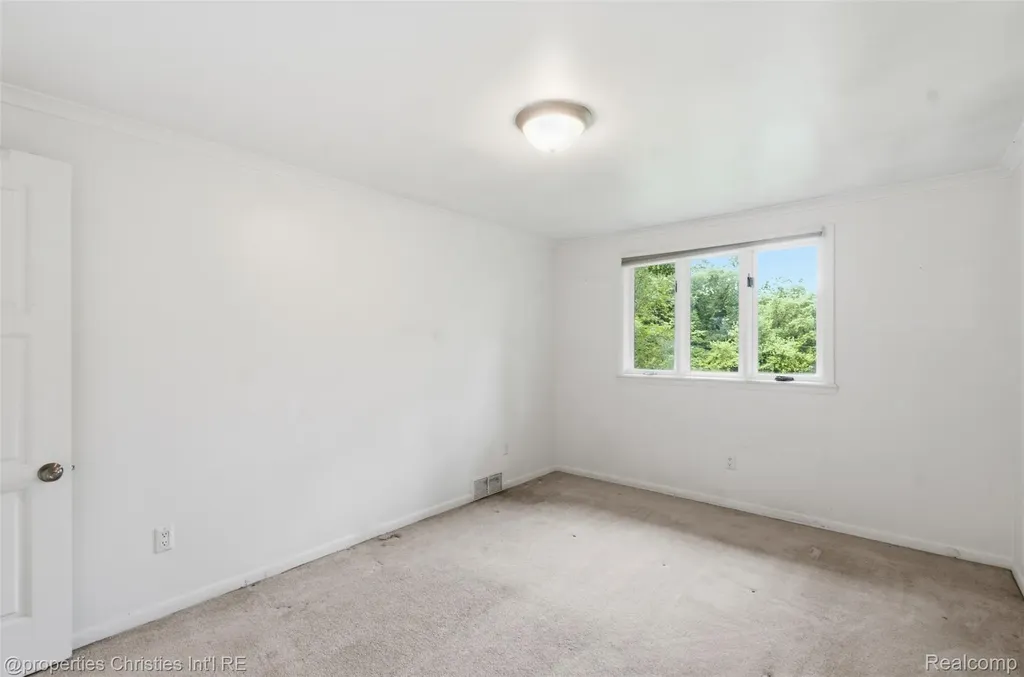 25310 Canterbury Road Franklin Village MI 48025