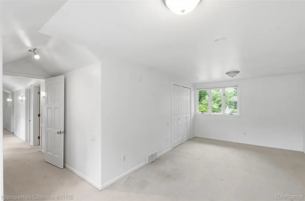 25310 Canterbury Road Franklin Village MI 48025