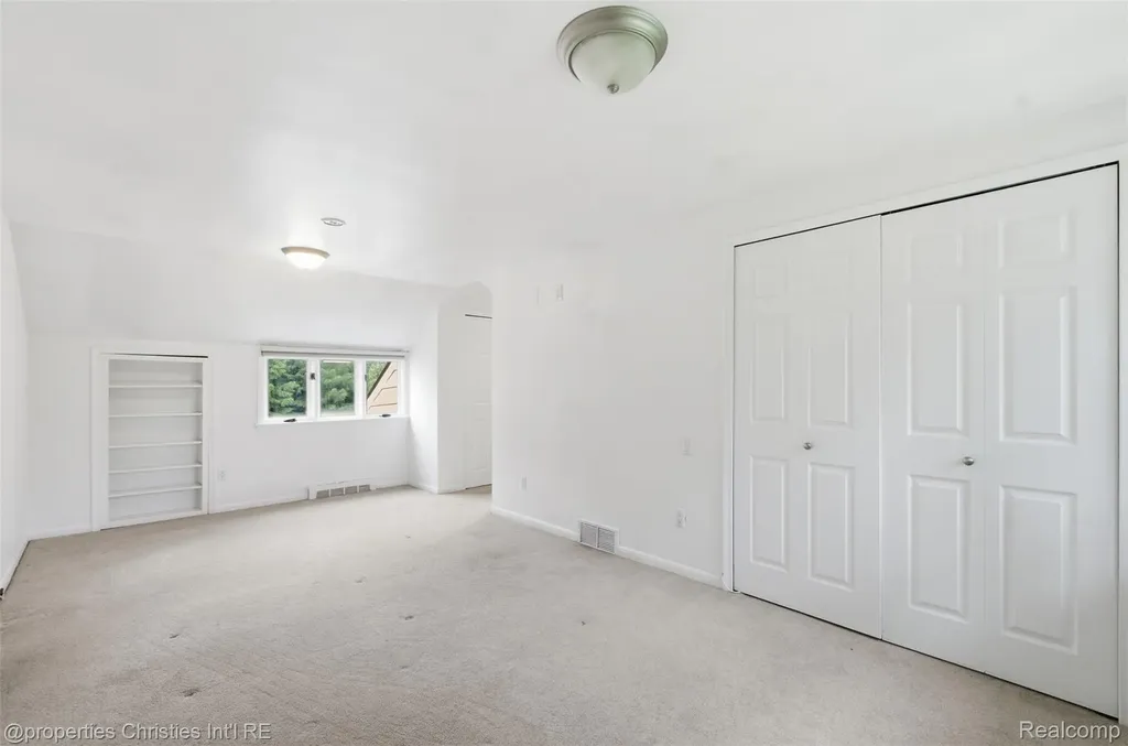 25310 Canterbury Road Franklin Village MI 48025